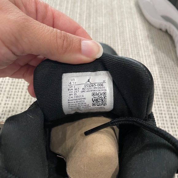 Nike Air Jordan 12 Retro - Picture 4 of 4